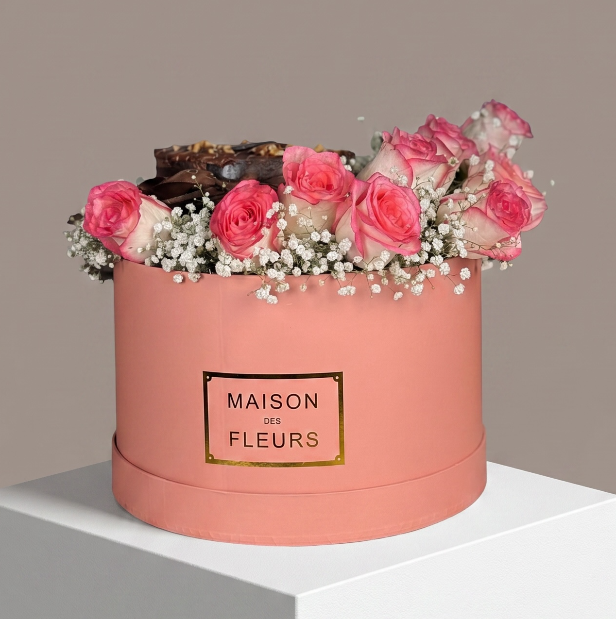 10 roses & small cake bundle