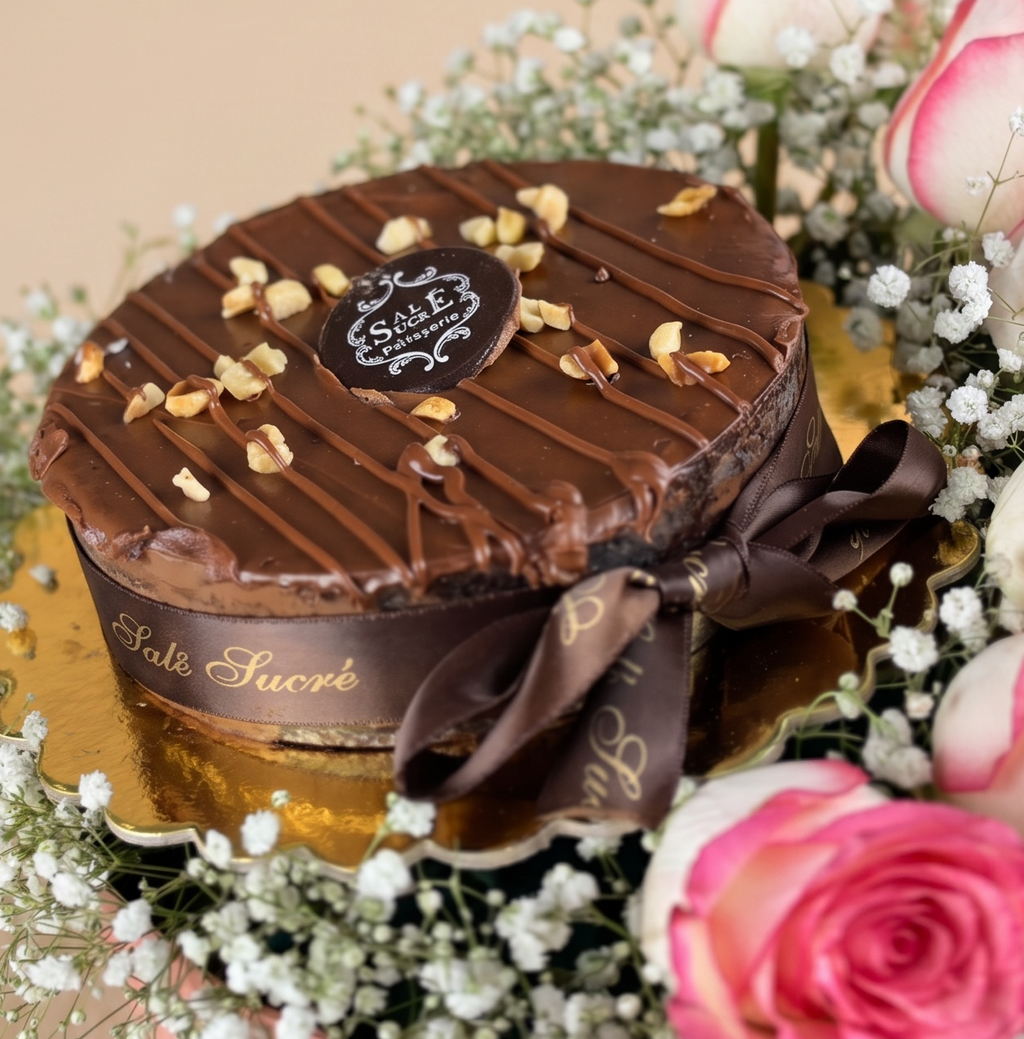 10 roses & small cake bundle
